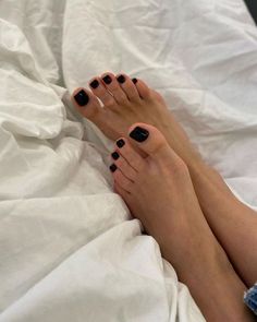 Black Nail Varnish, Nail Polish Combinations, Black Toe Nails, Feet Nail Design, Foot Pedicure, Gel Toe Nails, Summer Toe Nails, Cute Toe Nails