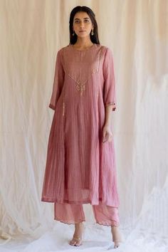 Shop for Nirjara Pink Chanderi Silk Kurta And Pant Set for Women Online at Aza Fashions Pink Kurta, Scallop Border, Kurta Patterns, Silk Pant, Kurta Dress, Straight Fit Pants, Silk Kurta, Delicate Embroidery, Border Embroidery