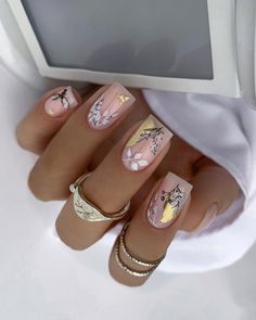 Nail Art Printer, January Nails, Flower Nail Designs, Trendy Nail Design, Cool Nail Designs, Chic Nails, Matte Nails, Gold Nails