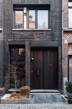 Dark Brick Exterior, Dark Brick House Exterior, House Wooden Door, Brick House Exterior, Beautiful Mansions, Exterior Color Combinations, Brick Exterior