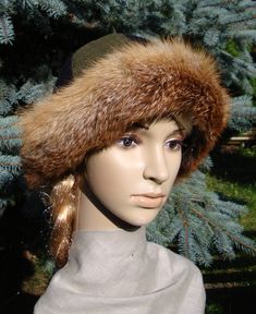 A round hat is made of six wedges in two colors. It's made of wool with linen linning inside. Trimmed with a natural fur of fox. It is very practical and warm. It is a reconstruction of a hat found in Birka trade center. Please, after purchase send me: size: 52-54 cm 54-56 cm 56-58 cm 60-62 cm 62-64 cm Prefered color of lining :) Redy in 1-2 weeks after purchase follow me on facebook https://www.facebook.com/SlavMedievalShop Fitted Fur Felt Hat With Flat Crown, Solid Fur Felt Hat With Flat Crown, Vintage Fur Felt Hat With Flat Crown, Vintage Fur Felt Hat With Curved Brim, Vintage Winter Fur Felt Hat, Medieval Hats, Round Hat, Best Iron, Viking Men