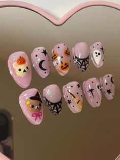 ❀Not mine❀ Holween Ideas Nails, Uraraka Nails, Halloween Nail Charms, Horror Movie Nail Designs, Halloween Gel X Nails, Halloween Sanrio Nails, Halloween Candy Nails, Korean Halloween Nails, Snoopy Halloween Nails