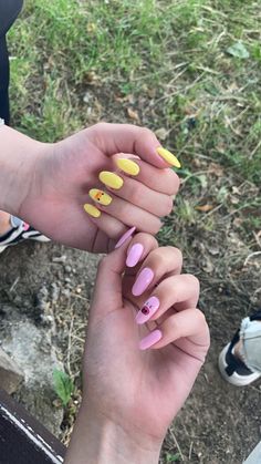 Matching Nails For 3 Friends, Set Nails Bff, Matching Nail Designs For Friends, Matching Nails Sisters, Matching Bff Nail Ideas, Nails Acrylic Best Friends, Best Friend Nails Matching