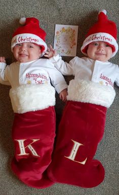 Twins First Christmas Pictures, Twin Baby Christmas Photos, Twins Photoshoot, Mother Of Twins, Christmas Picture Frames