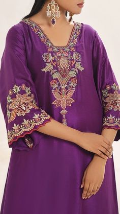 Embroidered Neckline Design Embroidery Kurti, Embroidery Neckline, Agha Noor, Neckline Embroidery, Digital Dress, Designer Bridal Lehenga Choli, Embroidery Suit, Silk Kurti