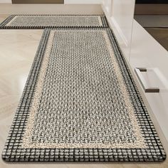 Elevate your space with our Easy Clean Rug Textured Border Durable Non-Slip Pet-Friendly Boho Style Hallway Runner Rug, featuring a chic, two-tone design that blends a woven center with a bold border for added sophistication. The intricate weave pattern provides a natural look, while the contrasting border adds definition and style. Perfect for high-traffic areas, this durable runner is ideal for bringing warmth and texture to hallways, kitchens, or entryways.• Woven center with a contrasting bo Hallway Rug Runner Entryway, Half Bath Rug Ideas, Powder Room Rug Ideas, Entrance Rug Ideas, Hallway Runners Ideas, Entryway Mat Indoor, Front Door Rugs Indoor, Area Rugs Dining Room, Style Hallway