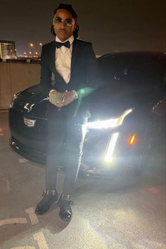 Summer Prom Outfit Men, Prom Accessories Men, Black And White Prom Suit, Black Prom Tuxedo Ideas, Men Prom Outfit Black, Prom Suits For Guys Black, Black Prom Outfit Men, Prom Inspo Men