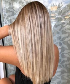 Platinový Blond, Sleek Straight Hairstyles, Hairstyles Halloween, Men Prom, Balayage Straight Hair, Halloween Hairstyles, Medium Blonde Hair, Hairstyle Short, Straight Blonde Hair