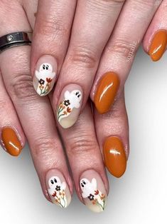 September Nails Designs Fall, Spooky Nail Art Short, Fall Nails Girly, Fun Fall Nail Art, Unique Fall Nail Designs, Neutral Abstract Nails, Fun Nails Short, Summer To Fall Nails, Cute Halloween Nails Short