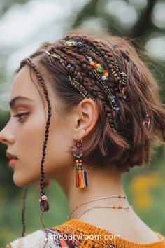 23 Eye-Catching Festival Hair Ideas for 2024 Festival Braids Short Hair, Boho Hairstyles For Short Hair, Braided Hairstyles With Bangs, Music Festival Hairstyles, Ways To Style Bangs, Bohemian Short Hair, Festival Hair Trends, Festival Hair Ideas, Crazy Braids