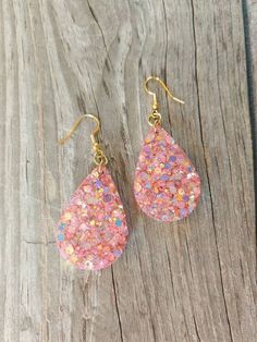 Resin opaque pink glitter earrings. Gold plated nickel free. Pink Dangle Teardrop Earrings For Gift, Pink Teardrop Earrings For Party, Pink Teardrop Jewelry For Party, Sparkling Pink Dangle Jewelry, Glitter Teardrop Earrings As Gift, Glitter Teardrop Earrings For Gifts, Pink Hypoallergenic Teardrop Earrings, Pink Drop Earrings With Ear Wire, Pink Drop Earrings For Party