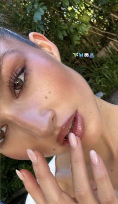 Summer Vacation Makeup Looks, Spring Makeup 2024, 2024 Makeup Trends, Cinnamon Makeup, Cool Tone Makeup Looks, Angelic Makeup Look, Intimidating Makeup, Earthy Makeup, Cute Makeup Looks