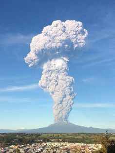 Calbuco volcano Volcano Eruption, Chile Travel, Lava Flow, Amazing Pics, Wild Nature