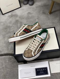 Tennis Shoe Heels, Classy Shoes, Fresh Shoes, Fancy Shoes, Gucci Fashion, Girly Shoes, Burberry Shoes, Fashion High Heels