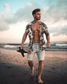 The delivery is fast 176/75mm fits me perfectly. In fact m chest 112 length 73 cm. The sewing is neat the fabric is slightly tighter than the short sleeve thank you to the seller! Vacation Outfits Men, Fest Outfits, Men's Swimwear, Style Punk, Photography Poses For Men