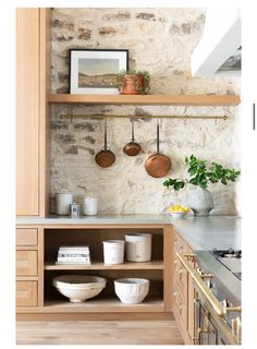 Makeover Kitchen, Magnolia Table, Stone Backsplash, Interior Vintage, Kitchen Organisation, Inspiration Kitchen, Living Modern, Chip And Joanna Gaines, Island Kitchen