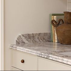 Fresh Kitchen Design, Kitchen Counter Edge Detail, Edge Styles, Stone Benchtop, Timeless Bathroom, Interiors Dream, Elegant Kitchens, Stone Flooring