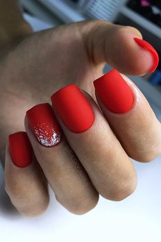 Фото: ira.sky_nails via instagram Red Matte Nails, Red Gel Nails, Classy Nail, Sky Nails, Red Acrylic Nails, Classy Nail Designs, Her Nails