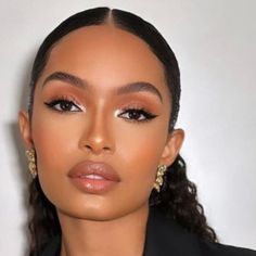 Neutral Dark Skin Makeup, Outdoor Makeup Looks, Eye Makeup On Black Women, Black Woman Makeup Looks, Bridal Makeup Black Women, Wedding Makeup Black Women, Yara Shahidi Makeup, Yara Shahidi Outfits, Yara Shahidi Hairstyles