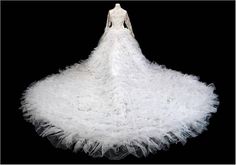 diseño de charles frederick worth Cristobal Balenciaga, Balenciaga Fashion, Cristóbal Balenciaga, Spanish Fashion, Wedding Gowns Vintage, Wedding Dress Couture, Vintage Bride, Vintage Bridal, Gorgeous Gowns