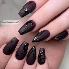 Wiccan Nails Designs, Witchy Dip Nails, Moody Valentines Day Nails, Witch Craft Nails, Witchy Nails Coffin Shape, Gothic Coffin Nail Ideas, Witchy Winter Nails, Gothic Fall Nails, Pagan Nail Art