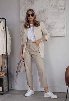 Cream Blazer Outfit, Beige Outfit, Business Casual Outfits For Work, Summer Work Outfits, Mode Casual, Classy Work Outfits, Stylish Work Outfits, Business Outfit, Casual Chic Outfit