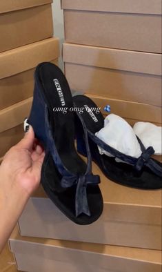 Cute Shoes Heels, Fancy Shoes, Girly Shoes, Shoe Inspo, Balenciaga Shoes, Aesthetic Shoes, Swag Shoes, Trendy Sneakers