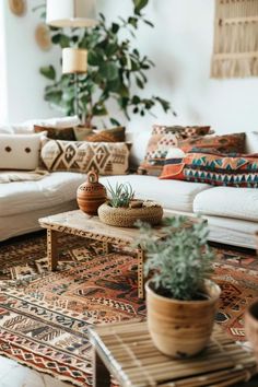 Incorporating Bohemian Decor into a Rustic Home Global Bohemian Living Room, Rustic Boho Living Room Decor, Rustic Southwest Decor, Eclectic Boho Living Room, Boho Hippie Home, Bohemian Style Interior Design, Rustic Boho Living Room, Bohemian Style Home, Boho Eclectic Decor