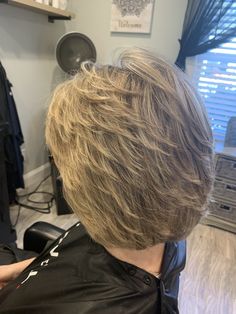 Mid Length Curtain Bangs, Feathered Hair Cut, Cute Layered Haircut Mid Length, Easy Hair Cuts, Layered Haircut Mid Length, Haircut Mid Length, Cute Layered Haircut, Mid Length Hair With Layers