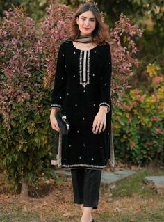 Black Shalwar Kameez For Women, Velvet Kurtis Design, Designing Dress, Kurti Pants, Luxury Pret