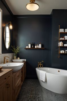 a bath room with two sinks and a tub