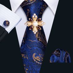 What You Get: Tie, Pocket Square & Cufflinks &Brooch SIZE: Approx. 59" Long, 3.35" Wide at the Tip, Pocket Square Size: 9"x 9" Necktie Set, Dress Suits For Men, Tie For Men, Wedding Designer, Paisley Tie, Mens Tie, Tie Design, Mens Luxury Fashion, Fashion Suits For Men