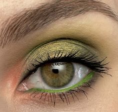 Eyebrow Trends, Makeup For Older Women, Christmas Makeup Look, Green Makeup, Pinterest Makeup, Christmas Makeup