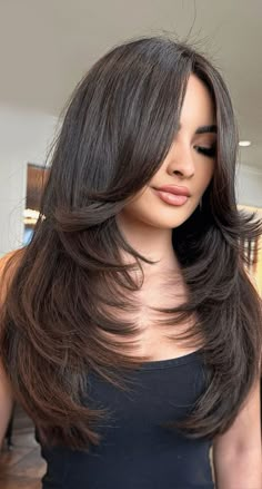 Haircut Ideas For Long Hair Face Framing, Long Layered Hair With Swoop Bangs, Choppy Face Framing Layers Long Hair, Wolf Haircut Woman Long, Long Layer Side Part, Wolf Haircut Woman Medium, Step Cut Hairstyle Long Hair Layered Haircut, Latest Haircuts For Women 2024, Long Hairstyles With Layers Side Part