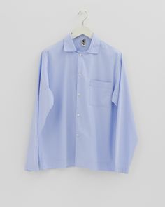 Unisex fit. Crisp poplin weave. 100% organic cotton. Made in Portugal. Fall Long-sleeve Poplin Shirt, Luxury Blue Cotton Shirt, Kate Spade Pajamas, Tekla Fabrics, Blue Long Sleeve Cotton T-shirt, Long Johns Pajamas, Blue Cotton Spliced T-shirt, Soft Robes, Family Pajama Sets