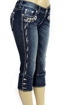 Capri Design, Bleach Pen, Jean Capris, Love Jeans, Embellished Jeans, Cute Jeans, Jeans Material, Capri Jeans