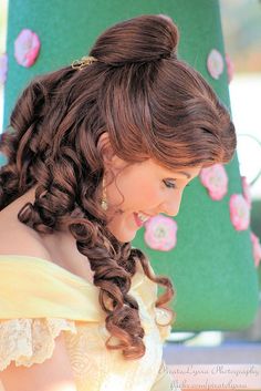 Beauty in a dress <3 Gown Hairstyle, Fav Princess, Disney Hairstyles, Belle Hair, Belle Halloween, Disney Princess Hairstyles, Ballet Hairstyles, Belle Hairstyle, Belle Cosplay