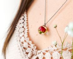 Are you looking for the unique gift, entirely handmade, for that person who loves nature? 🌿 Maybe that person is even you... 🌿🌿 Here you have it: A beautiful dainty flower necklace, an original real rose bud necklace part of my dainty flower jewelry. Let me invite you to look at all the photos and video of this special gift for girlfriend. As you can see, the details of its interior are preserved with love. The finish of this dainty flower necklace is perfect (gloss, color and texture) so tha Special Gift For Girlfriend, Romantic Gifts For Girlfriend, Red Flower Necklace, Real Flower Necklace, Romantic Necklace, Jewelry Real, Real Rose, Rose Bud, Red Necklace