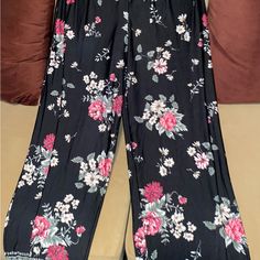 Apt 9 Floral Pants Size Xl Never Worn Been In Storage Black Full-length Pants For Vacation, Black Full Length Bottoms For Vacation, Black Floral Print Pants For Vacation, Black Floral Print Wide Leg Pants, Casual Black Floral Print Pants, Black Floral Print High-waisted Pants, Wide Leg Floral Print Loungewear Bottoms, Floral Print Loungewear Ankle-length Pants, Casual Floral Print Wide Leg Lounge Pants