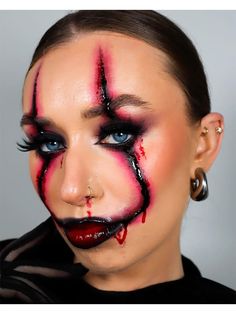 The most popular pennywise halloween makeup of recent times is here. Reflect the pennywise character that comes to everyone’s mind during Halloween time on your face. Pennywise Halloween Makeup, Scary Halloween Makeup Ideas, Joker Halloween Makeup, Scarecrow Halloween Makeup, Best Halloween Makeup, Pennywise Halloween, Scary Halloween Makeup, Beautiful Halloween Makeup, Queen Of Hearts Halloween