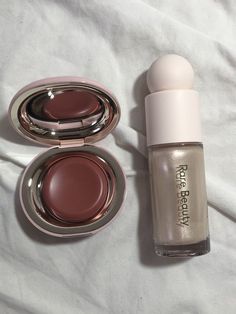 Cute Makeup Products, Makeup Bag Essentials, Makeup Accesories, Makeup Supplies, Makeup Needs, Fancy Makeup, Rare Beauty, Cream Blush, Makeup Items