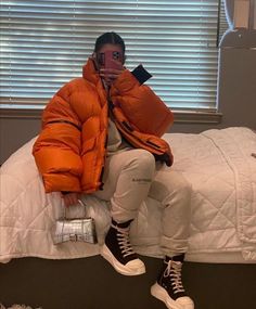 Orange Puffer Jacket Outfit, Mirror Pics Ideas, Puffer Jacket Outfit Black, Fall Outfits Baddie, Black Puffer Jacket Outfit, Baddie Fall Outfits, 2022 Fall Outfits, Fall Outfits Black, Orange Puffer Jacket