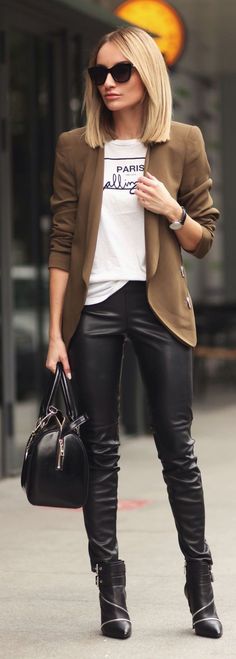 60 Great New Winter Outfits On The Street - Style Estate - 2015 Fashion Outfits, Fashionable Work Outfits, 2015 Outfits, Ray Ban Wayfarer, Black Leather Pants, Street Look, Casual Blazer