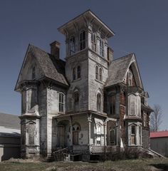 an old abandoned house sitting in the middle of a field