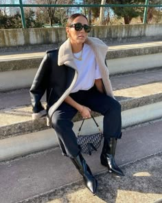 40 ways to wear the shearling coat Shearling Jacket Street Style, Shearling Coat Outfit, Shearling Jacket Outfit, How To Wear Cowboy Boots, Cowboy Boots Outfit Winter, Cowboy Boots Street Style, Sherling Jacket, Cowboy Boots Fashion, Western Boots Outfit