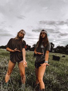 First Date Outfit Mini Golf, Western Best Friend Pictures, Country Summer Aesthetic, Country Pics