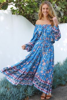 Damen boho Midikleid. Dieses Midikleid kann schulterfrei getragen werden. Es ist hübsch in Blau mit Blumendruck, hat lange Ärmel. * Midi-Länge * Schulterfrei * Vorne binden * Weicher elastischer Bund * Wir empfehlen kalte Handwäsche * 100% Rayon