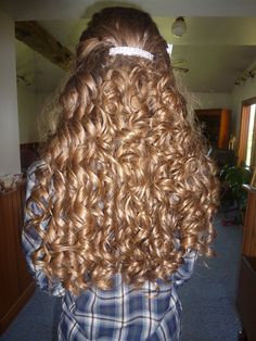 Golden Blonde Curly Hair, Extremely Curly Hair, Curly Light Brown Hair, Hair Doctor, Long Shiny Hair, Extremely Long Hair, Curly Girl Hairstyles, Curly Hair Routine, Curly Hair Care