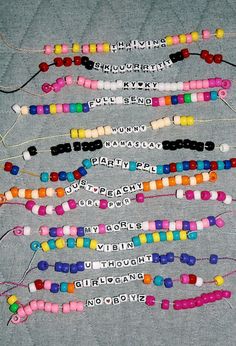 Bracelets Kandi, Pulseras Kandi, Pony Bead Bracelets, Anklet Designs, Friendship Bracelets With Beads, Kandi Bracelets, Crafts With Pictures, Summer Bracelets, Oboe