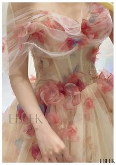 Princess Evening Gown with Rose Embellishments and Light Bridal Veil for Adult Ceremony Wedding Dress Floral, Rose Wedding Dress, Flower Prom Dress, Tulle Evening Dress, Floral Gown, Fairy Dress, Daily Dress, Halloween Kostüm, Wedding Bridesmaid Dresses